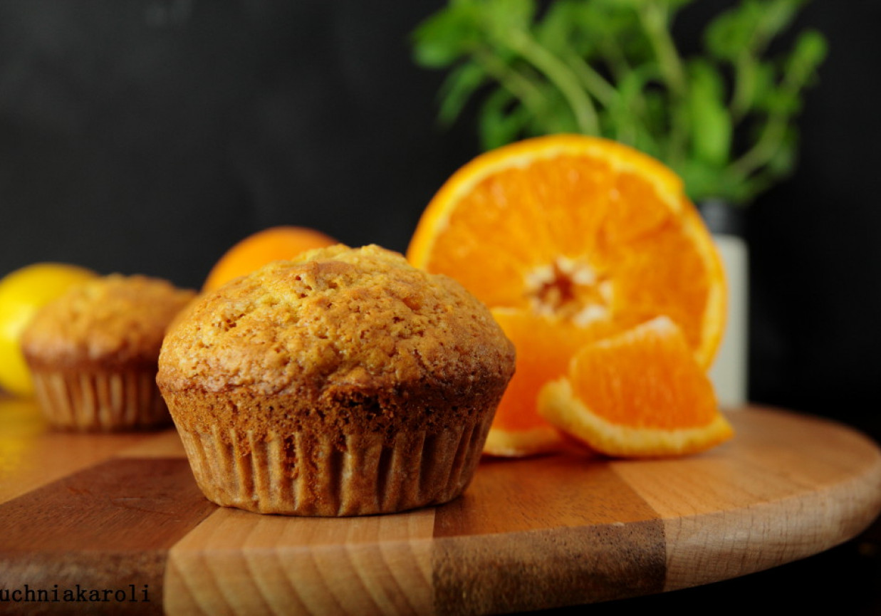 Muffinki mocno pomarańczowe. foto