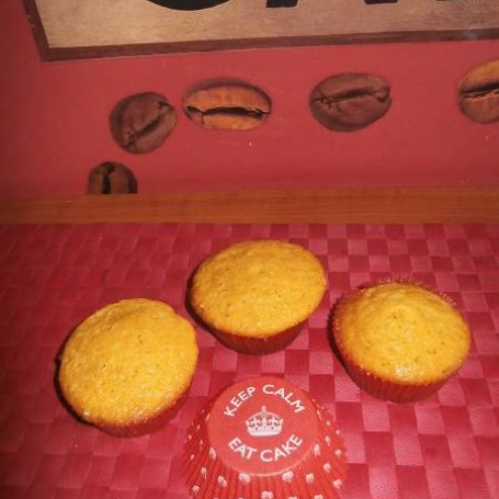 Krok 3 - Muffinki na soku przecierowym ze skórką pomarańczową. foto