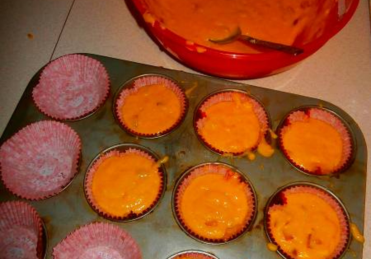 Muffinki na soku przecierowym ze skórką pomarańczową. foto