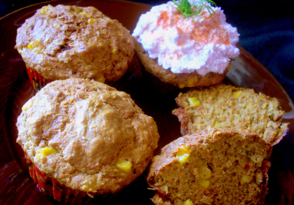 Muffinki orkiszowe z marchewką i kukurydzą foto