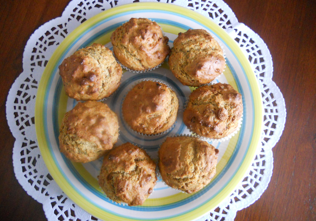 Muffinki pełnoziarniste z kabanosem foto