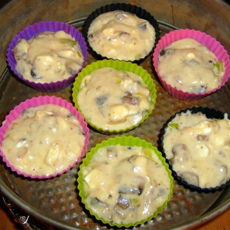 Krok 3 - Muffinki pieczarkowe z fetą na ostro foto
