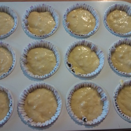 Krok 5 - Muffinki pomarańczowe z białą czekoladą foto