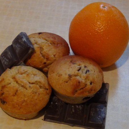 Krok 4 - Muffinki pomarańczowo-czekoladowe foto