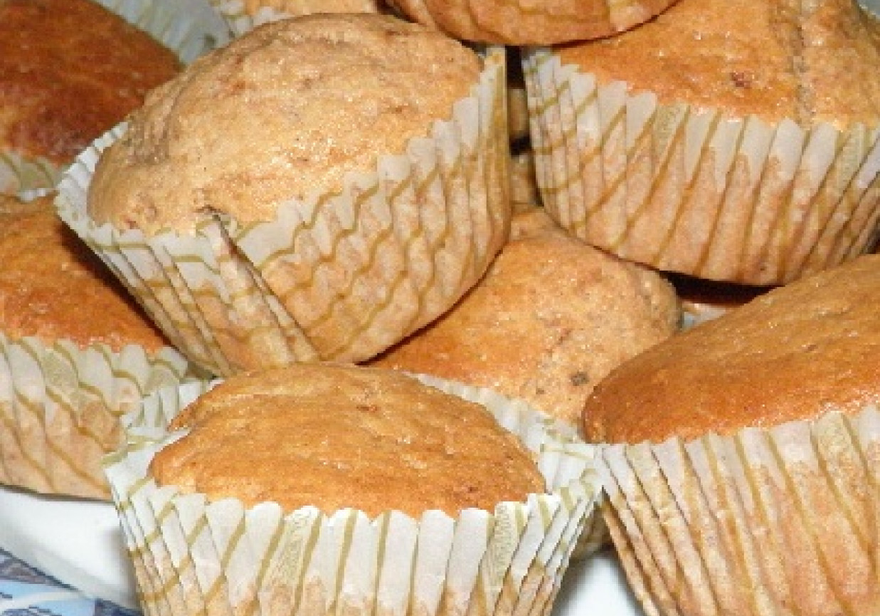 Muffinki pszenno-kukurydziane na jogurcie owocowym foto