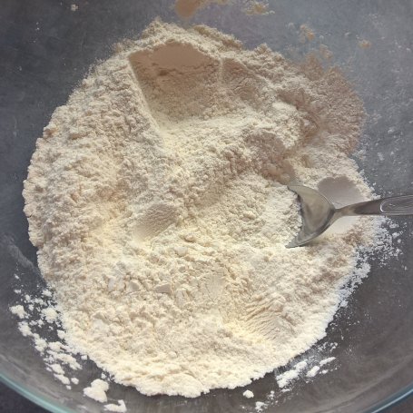 Krok 2 - Muffinki rabarbarowo-migdałowe foto