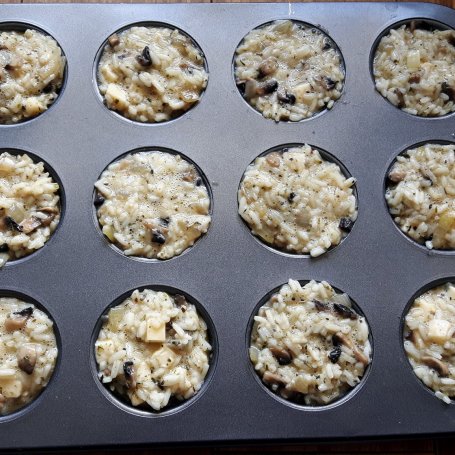 Krok 3 - MUFFINKI RYŻOWE Z PIECZARKAMI foto