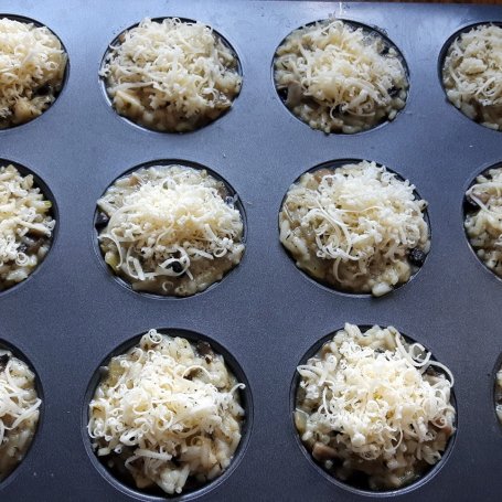 Krok 4 - MUFFINKI RYŻOWE Z PIECZARKAMI foto