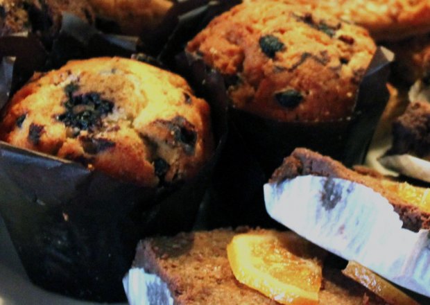 Fotografia przedstawiająca Muffinki waniliowe z czekoladą
