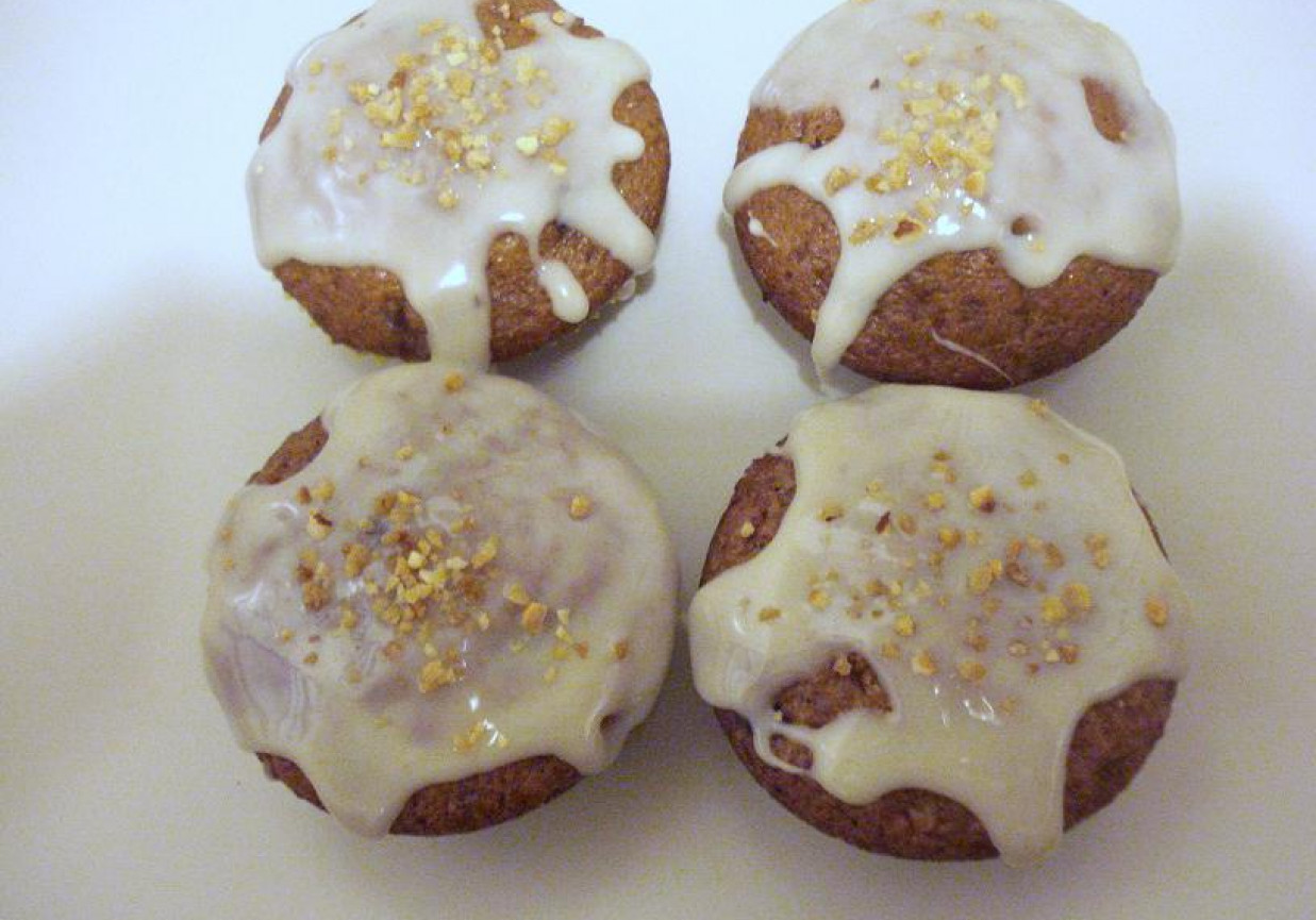 Muffinki waniliowo- bananowe w polewie z białej czekolady foto