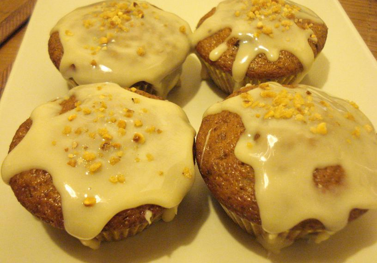 Muffinki waniliowo- bananowe w polewie z białej czekolady foto