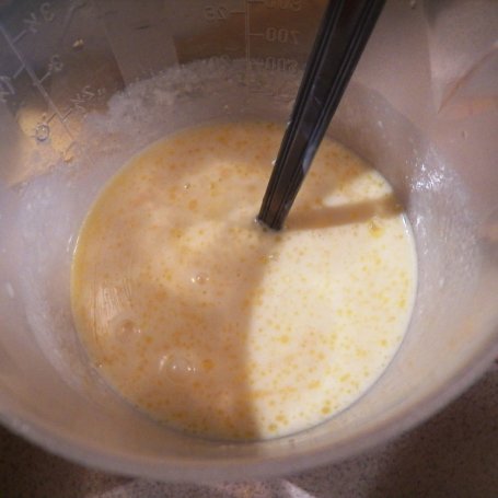 Krok 2 - Muffinki z bananowo- czekoladową wkładką foto