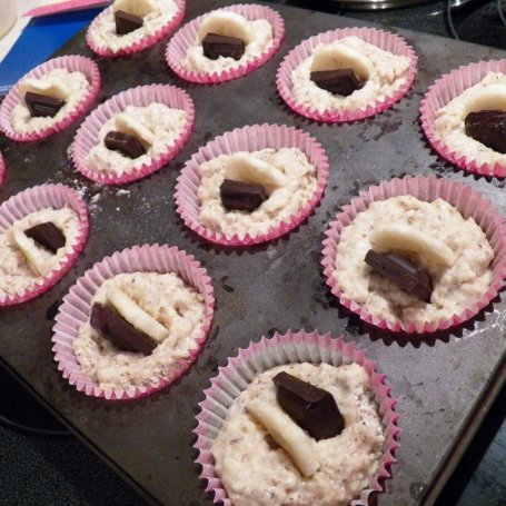 Krok 4 - Muffinki z bananowo- czekoladową wkładką foto