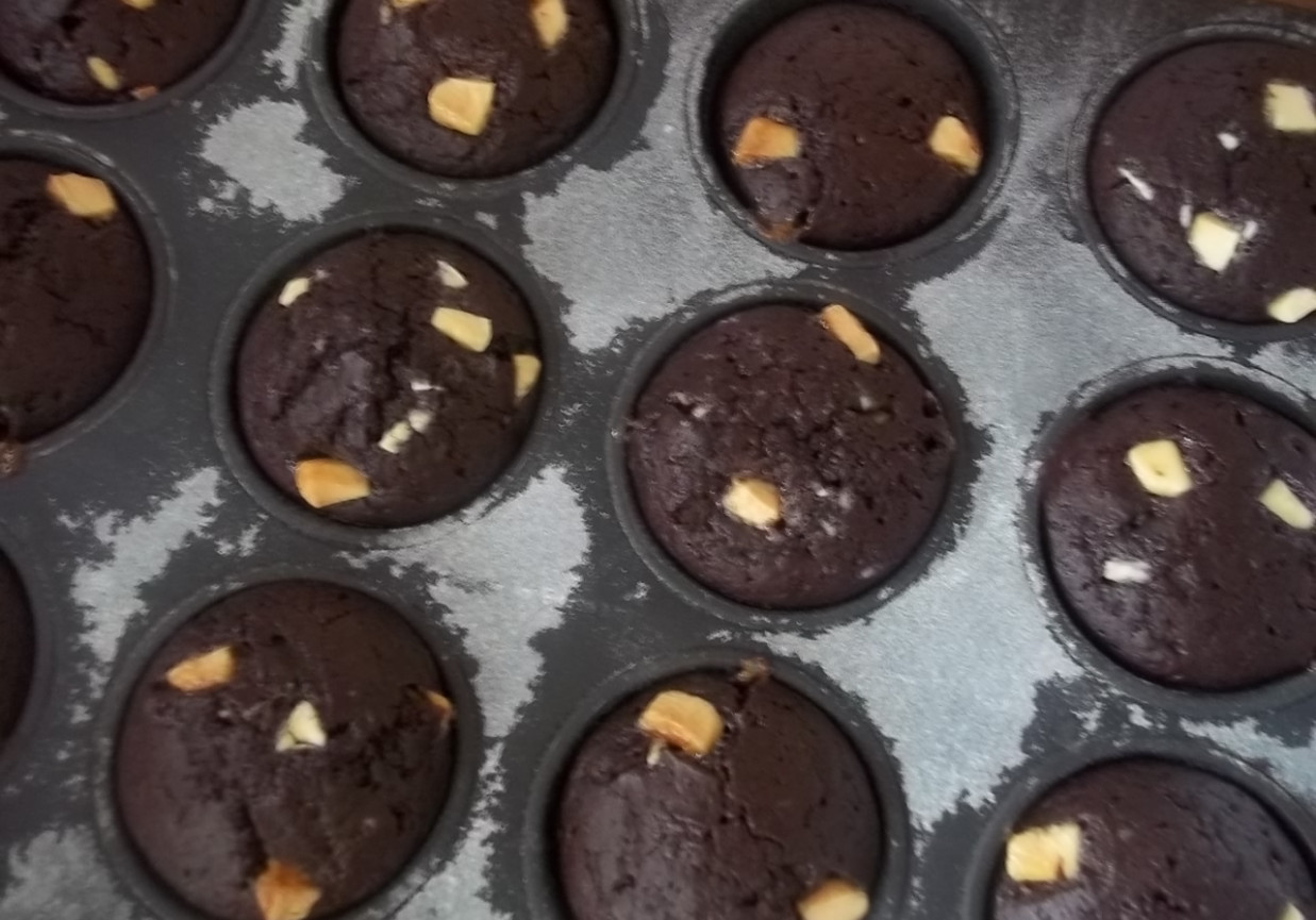 Muffinki z białą czekoladą foto