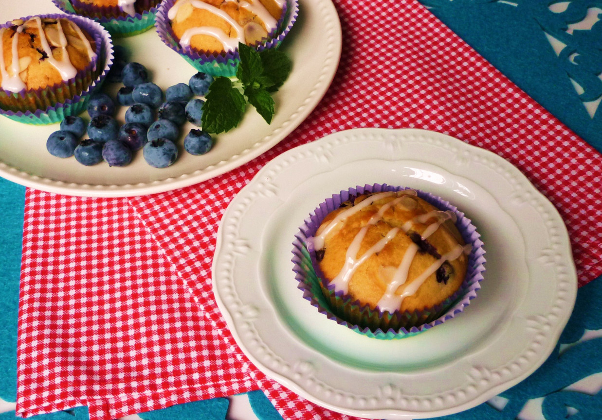 Muffinki z borówkami i czekoladą foto