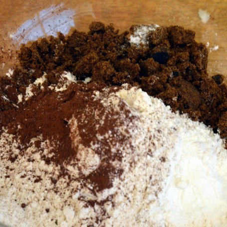 Krok 1 - Muffinki z coca colą, cynamonem i czereśniami foto