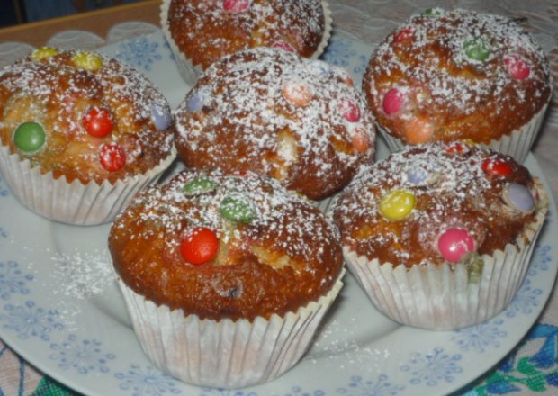 Fotografia przedstawiająca Muffinki z cukierkami