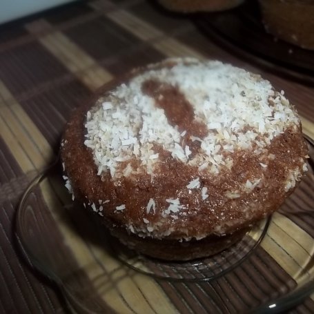 Krok 8 - Muffinki z cukinią i kokosem foto