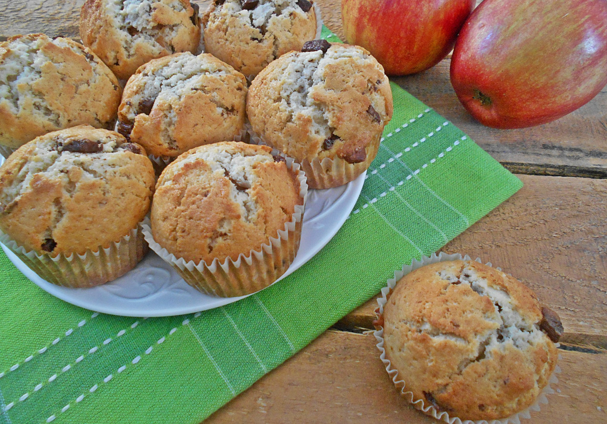Muffinki z czekoladą i jabłkami foto
