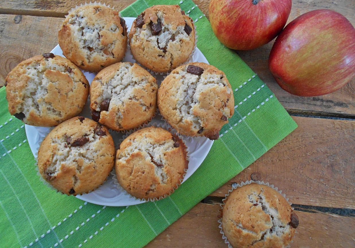 Muffinki z czekoladą i jabłkami foto