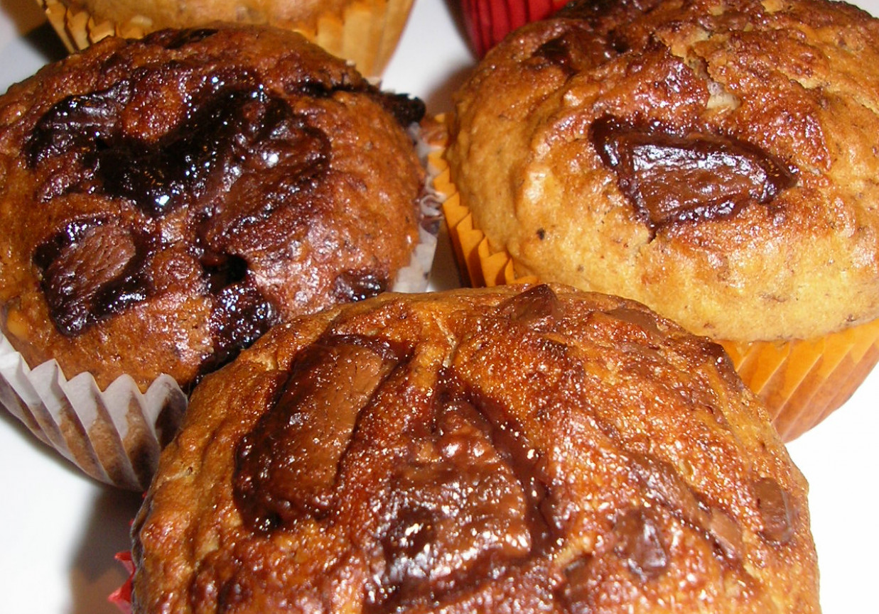 Muffinki z czekoladą i orzechami foto