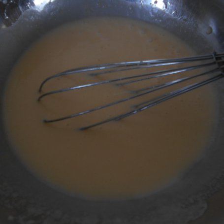 Krok 2 - Muffinki z czekoladą foto