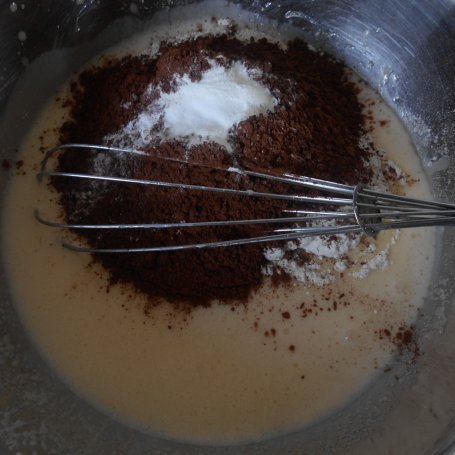 Krok 3 - Muffinki z czekoladą foto