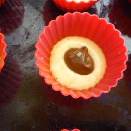 Krok 2 - Muffinki z czekoladą foto