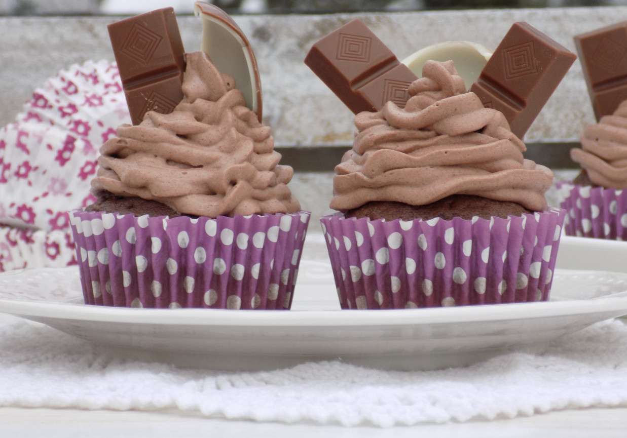 Muffinki z czekoladkami foto