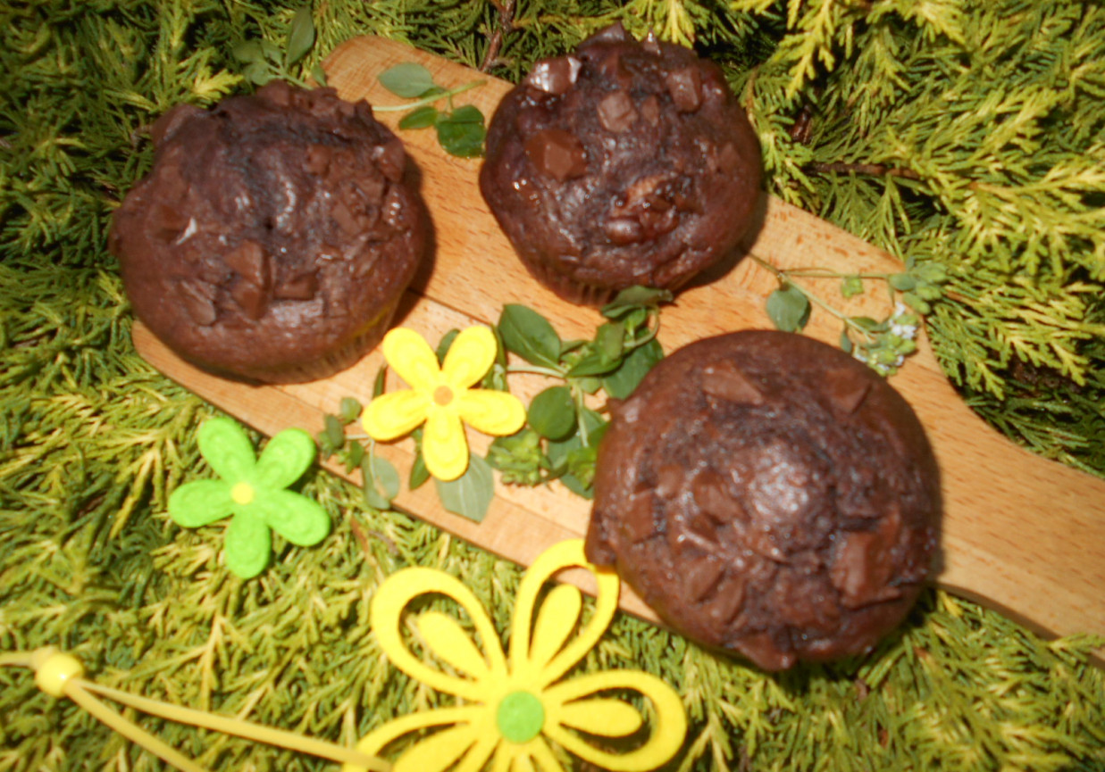 Muffinki z czereśniami i czekoladą foto