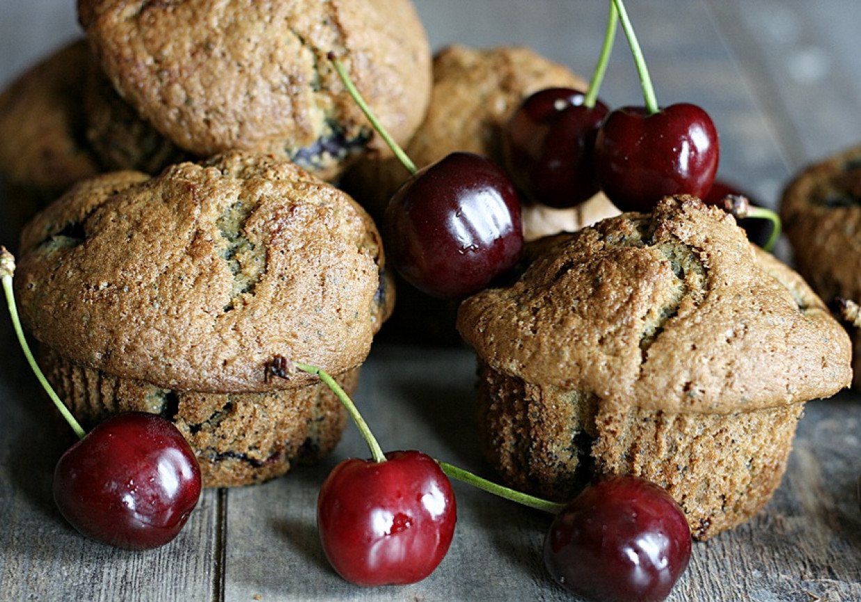 Muffinki z czereśniami i makiem foto