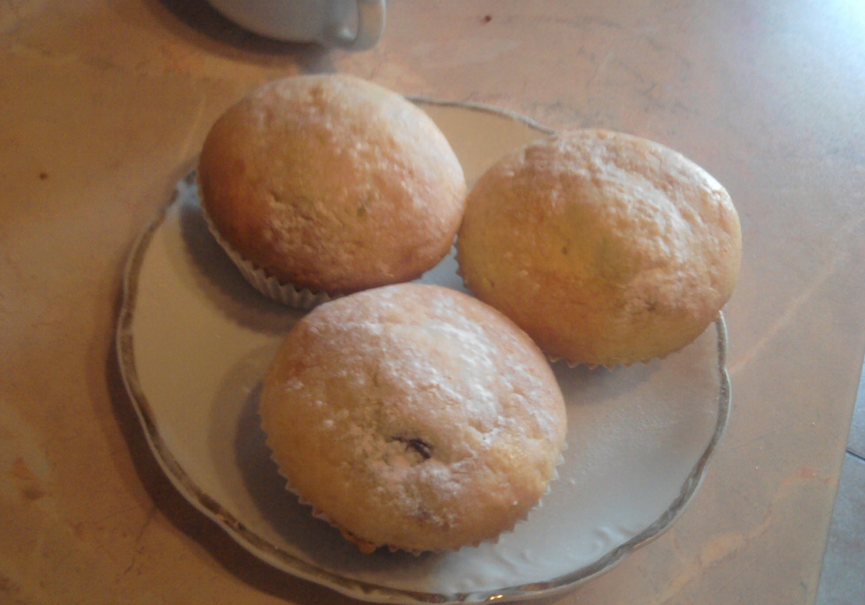 Muffinki z dżemem jagodowym foto