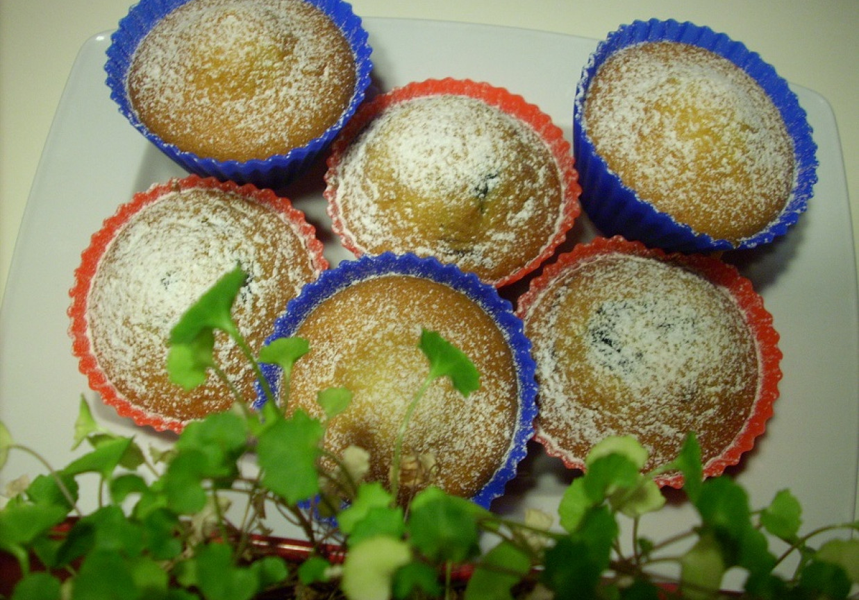 Muffinki z dżemem jagodowym foto