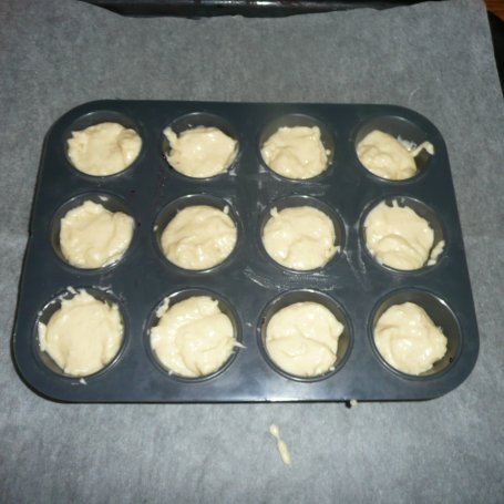 Krok 8 - Muffinki z dżemem foto