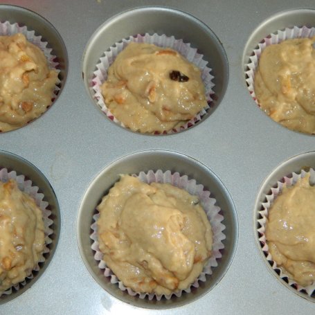 Krok 2 - Muffinki z jabłkami, cynamonem i rodzynkami foto