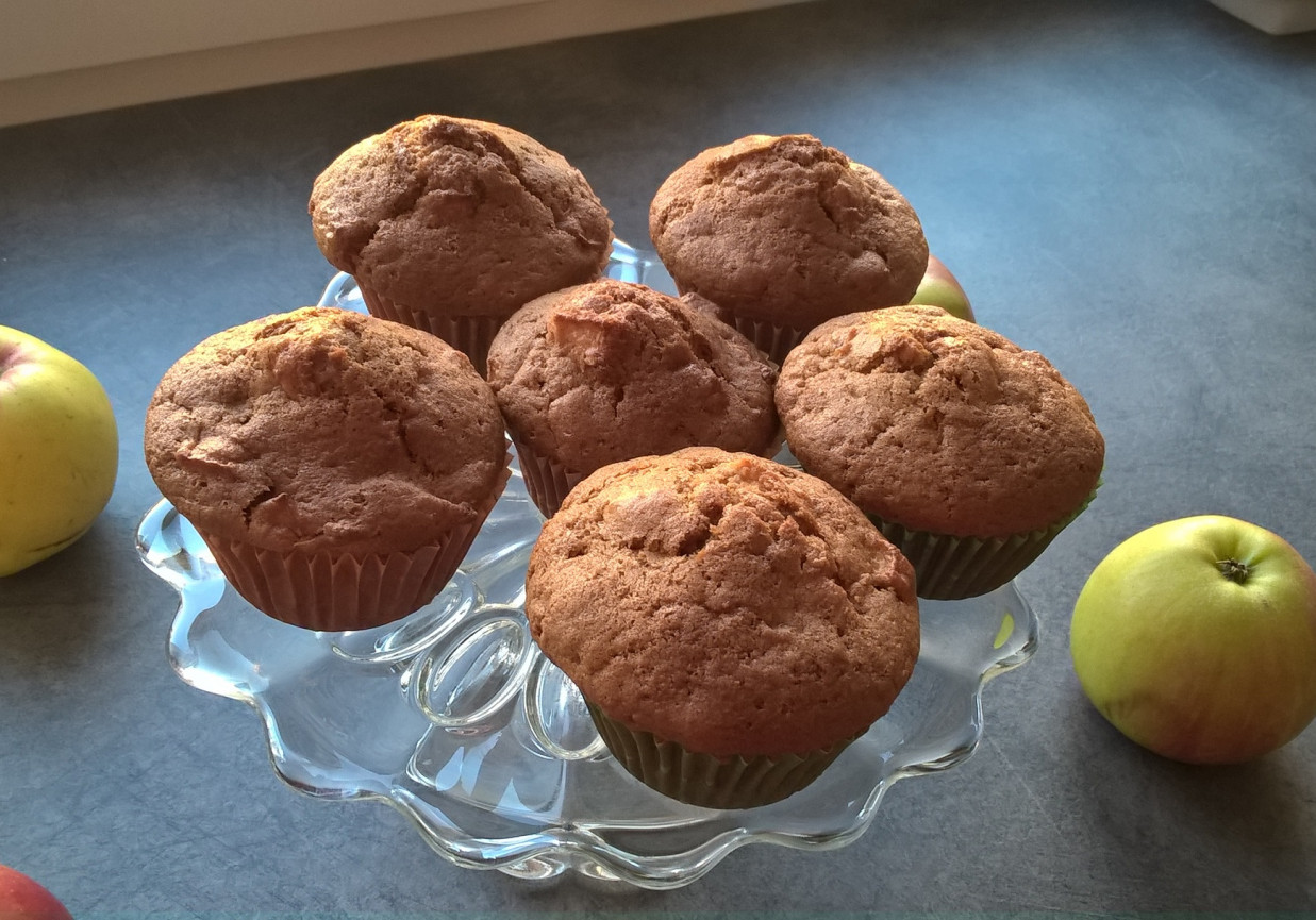 Muffinki z jabłkami i cynamonem foto