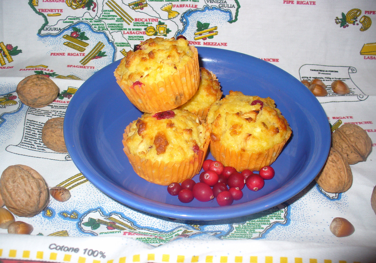 Muffinki  z jabłkami i żurwainą  foto