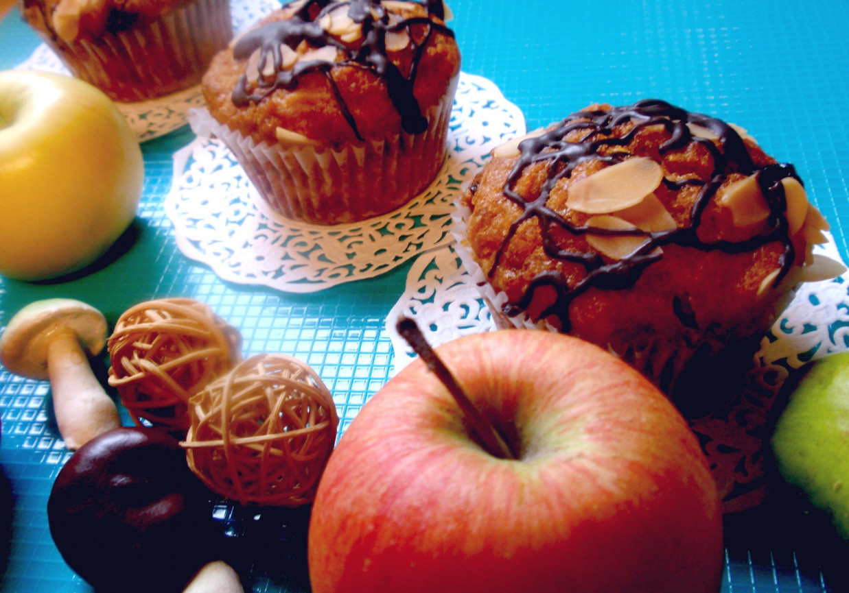Muffinki z  jabłkiem i  bananem foto
