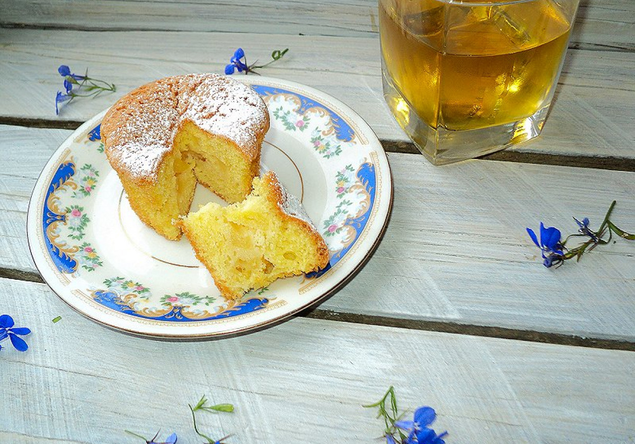 Muffinki z jabłkiem i sokiem jabłkowym foto