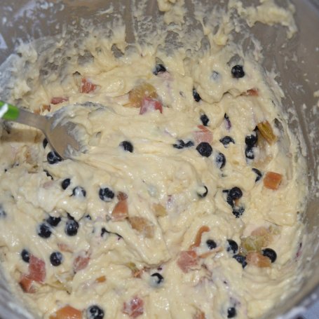 Krok 3 - Muffinki z jagodami i rabarbarem foto