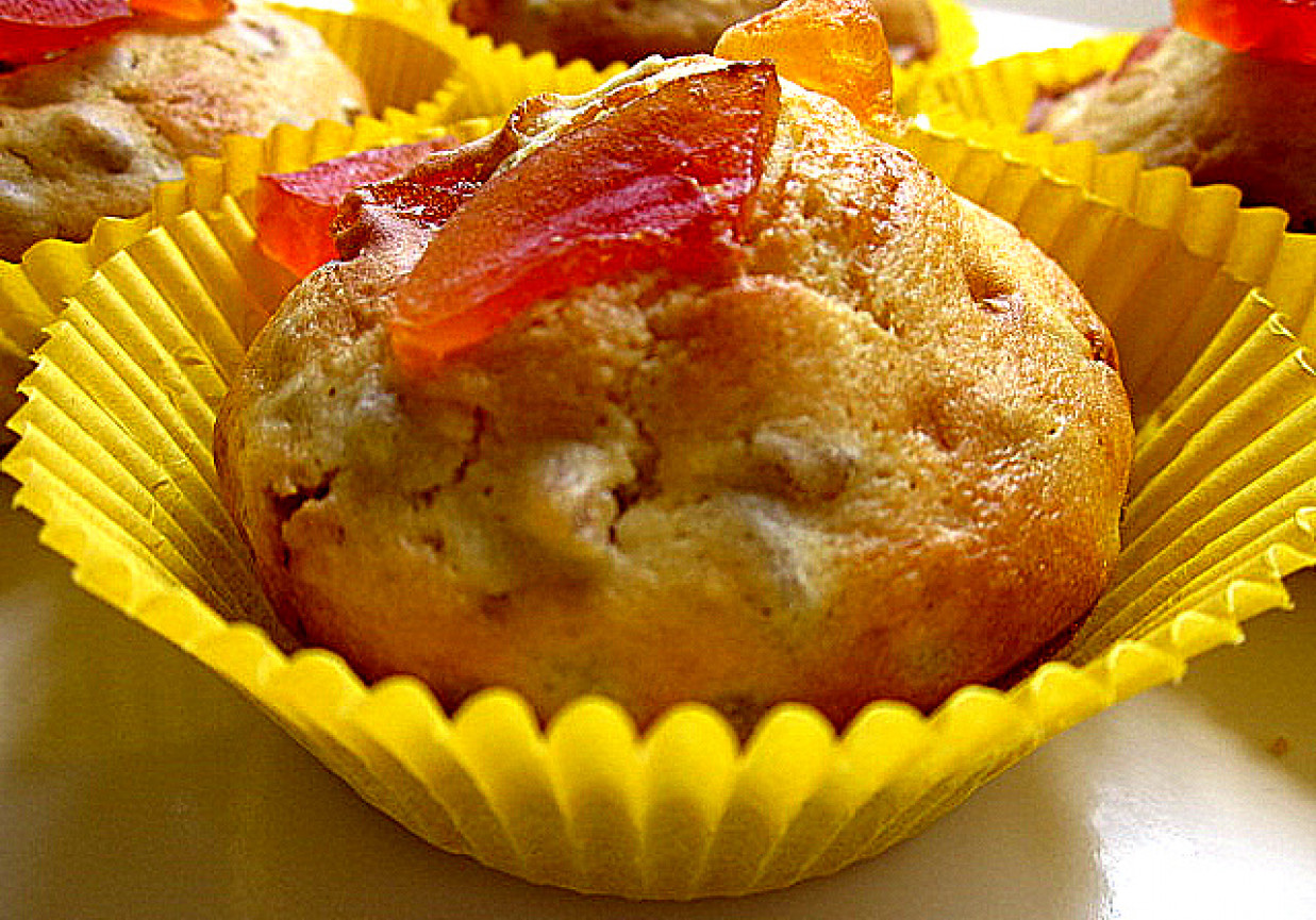 Muffinki z kandyzowanym owocem mango foto