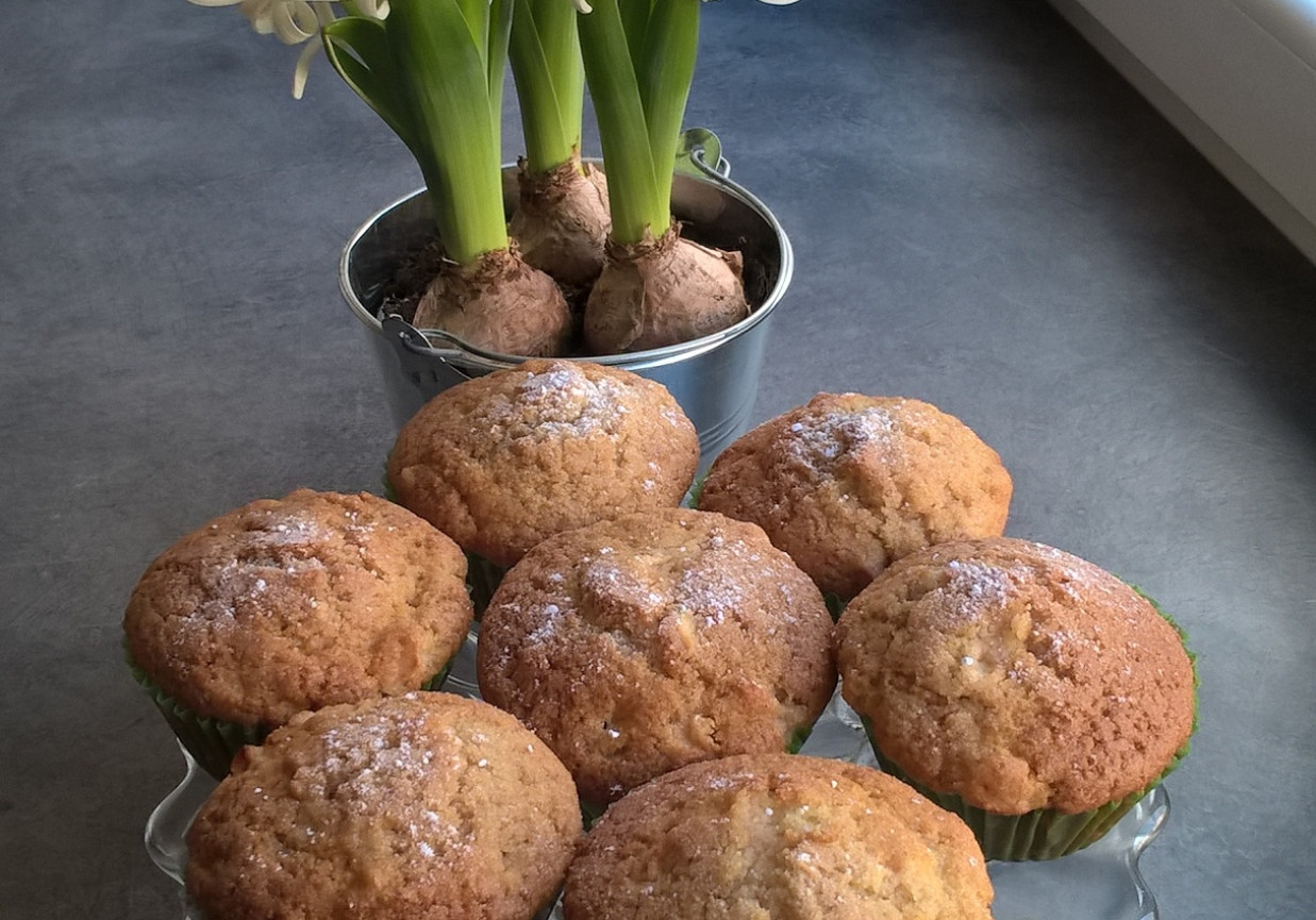 Muffinki z kaszą manną, jabłkiem i cytryną foto