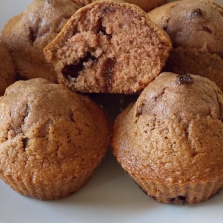 Krok 6 - Muffinki z kawałkami czekolady foto