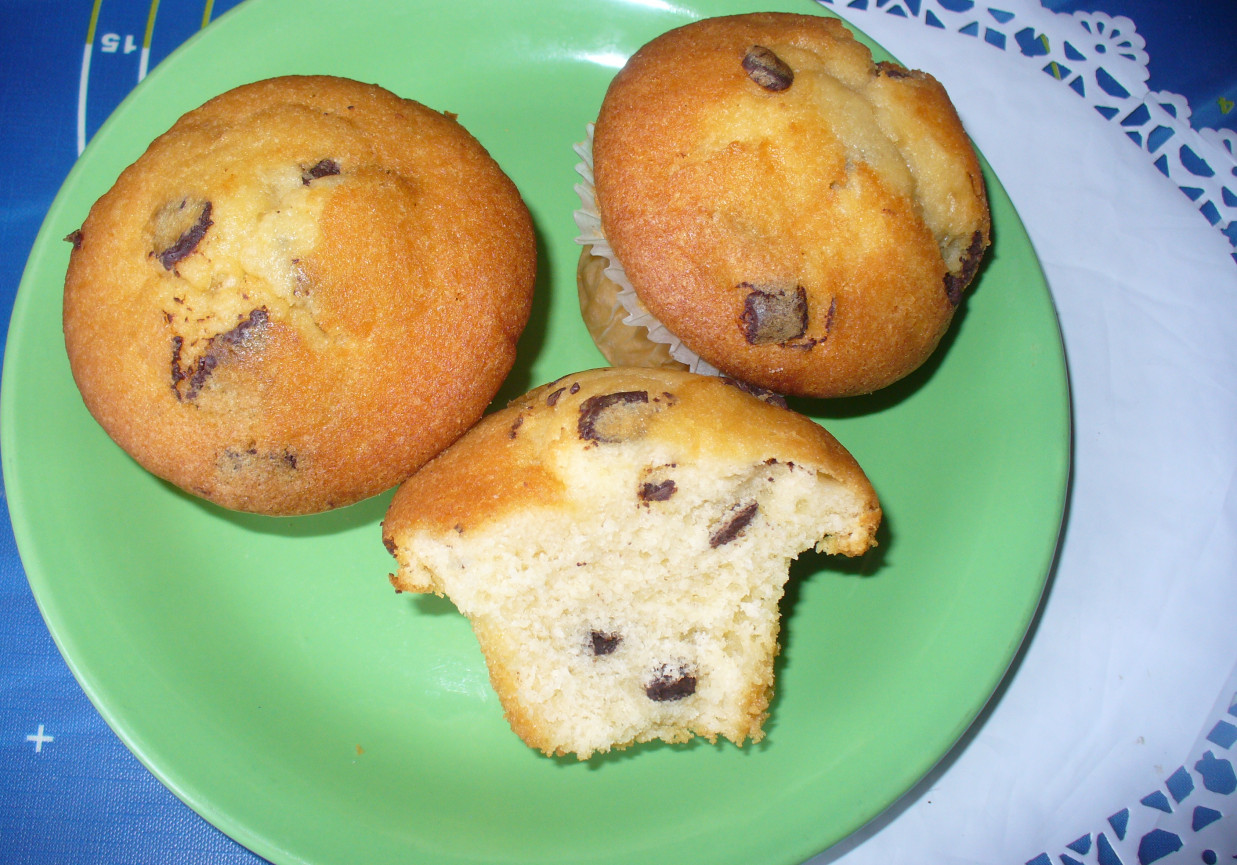 Muffinki z kawałkami czekolady foto
