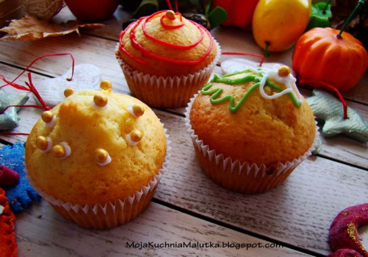 Muffinki z konfiturą wiśniową foto