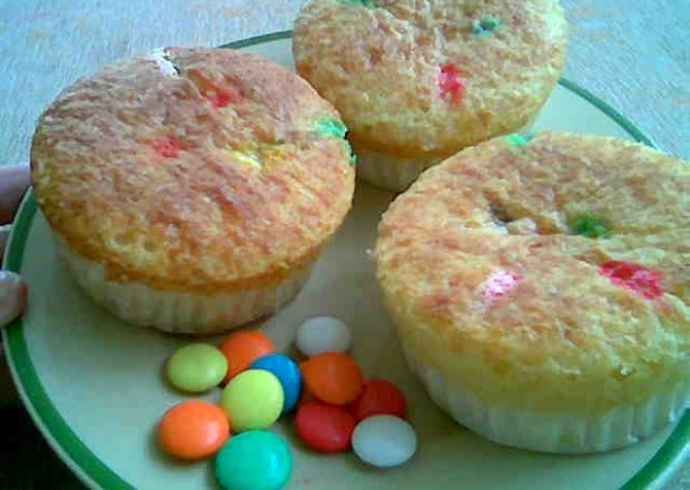 Fotografia przedstawiająca Muffinki z lentilkami