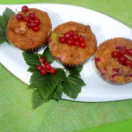 Krok 8 - Muffinki z malinami  i czerwoną porzeczką foto
