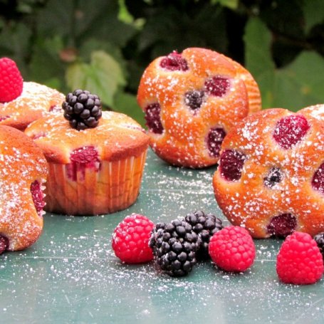 Krok 4 - Muffinki z malinami i jeżyną foto