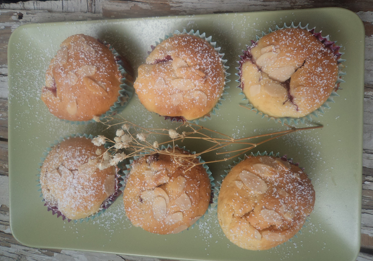 Muffinki z malinami :) foto
