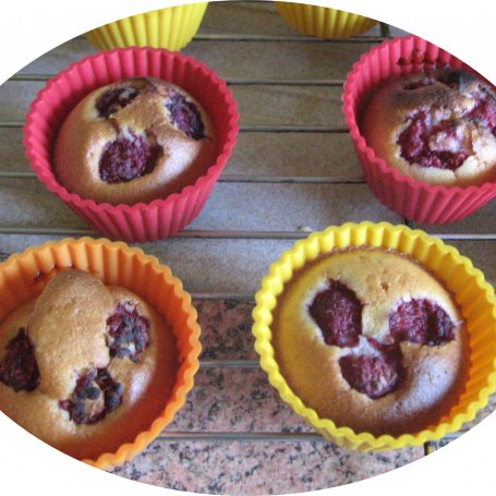 Krok 3 - Muffinki z malinami foto
